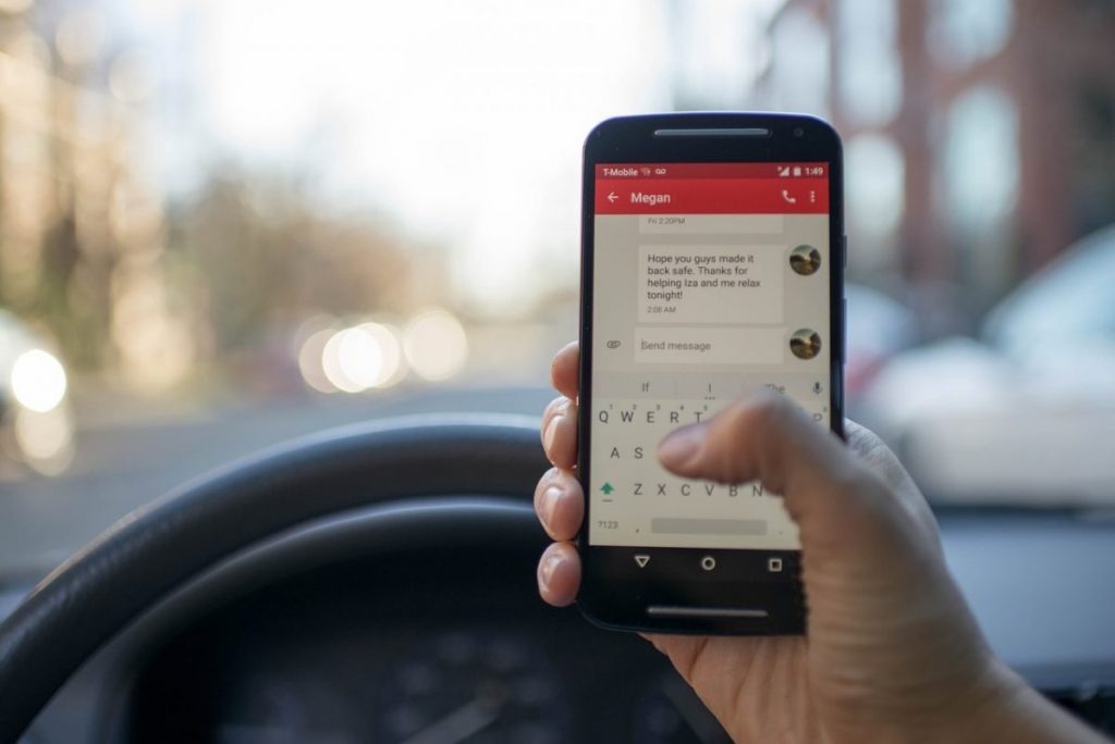 5 Tips to Stop Using Your Phone While Driving5 Tips to Stop Using Your Phone While Driving
